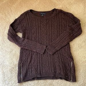 Cute plum brown AE braided long sleeved sweater with lower zipper detail in S/P